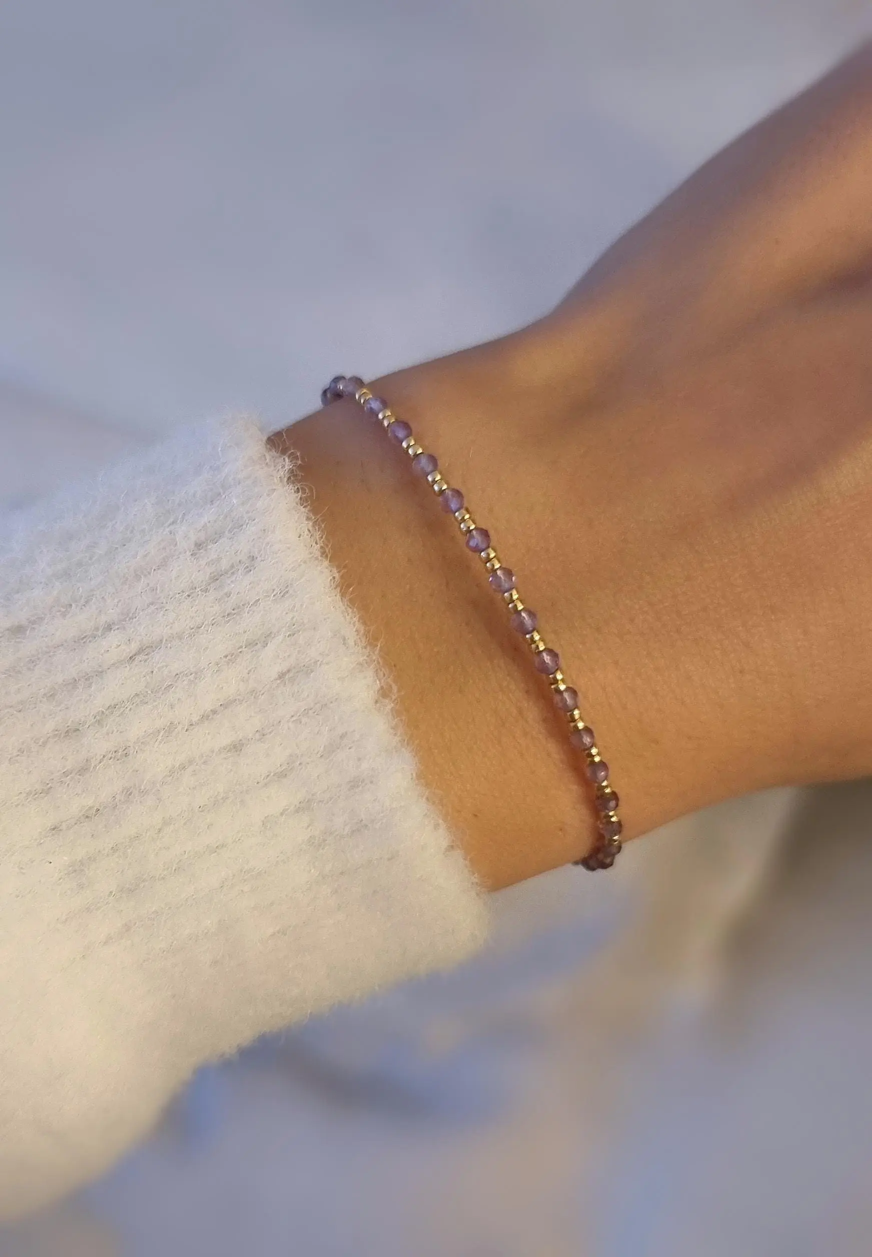 Delicate & minimalist amethyst bracelet with gold-plated stainless steel clasp