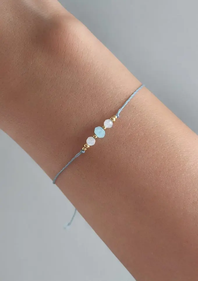 Delicate semi-precious stone bracelet, jade & moonstone, adjustable with Linhasita thread in blue-grey.