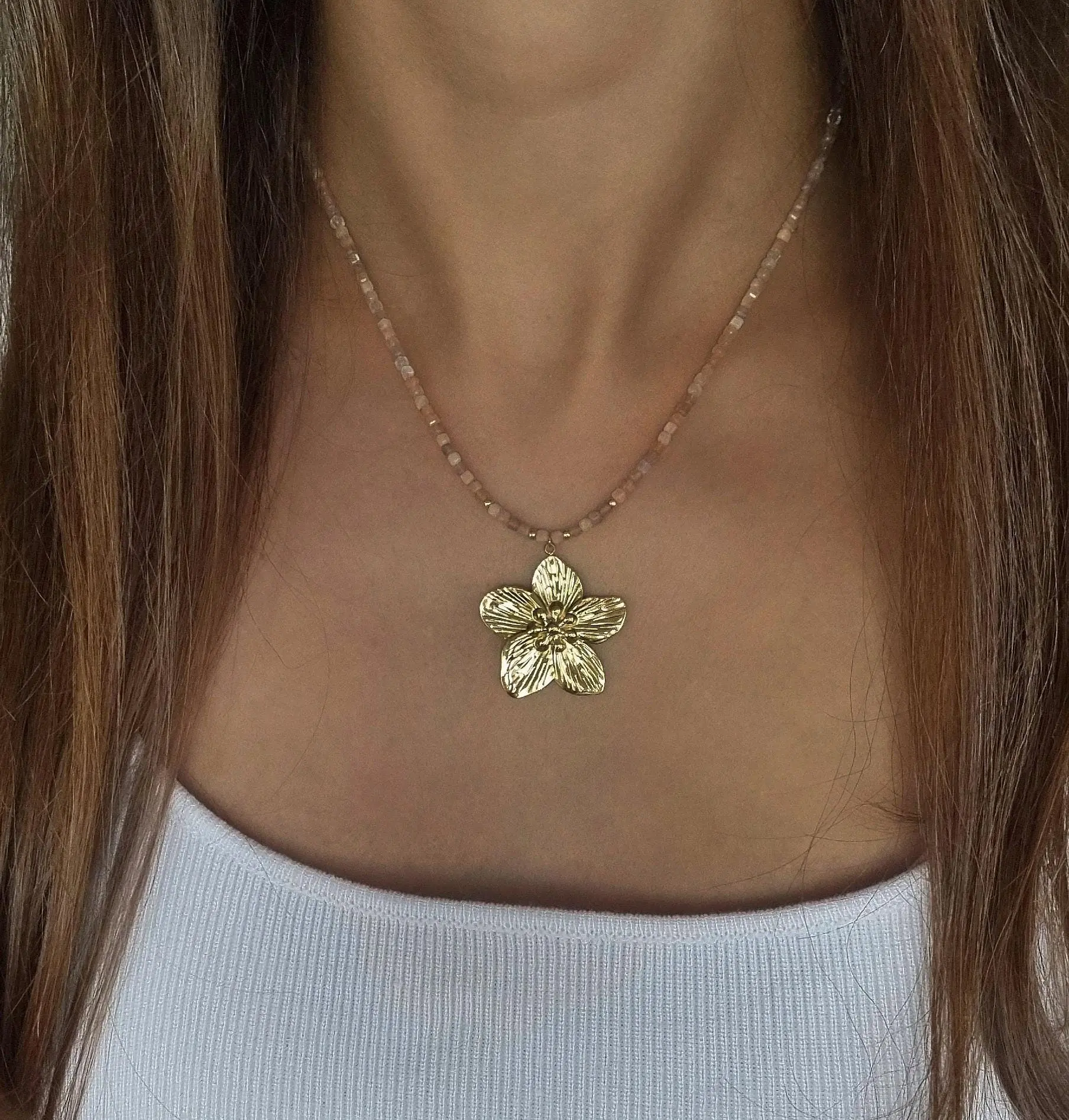 Sunstone semi-precious stone pearl necklace with stainless steel flower pendant