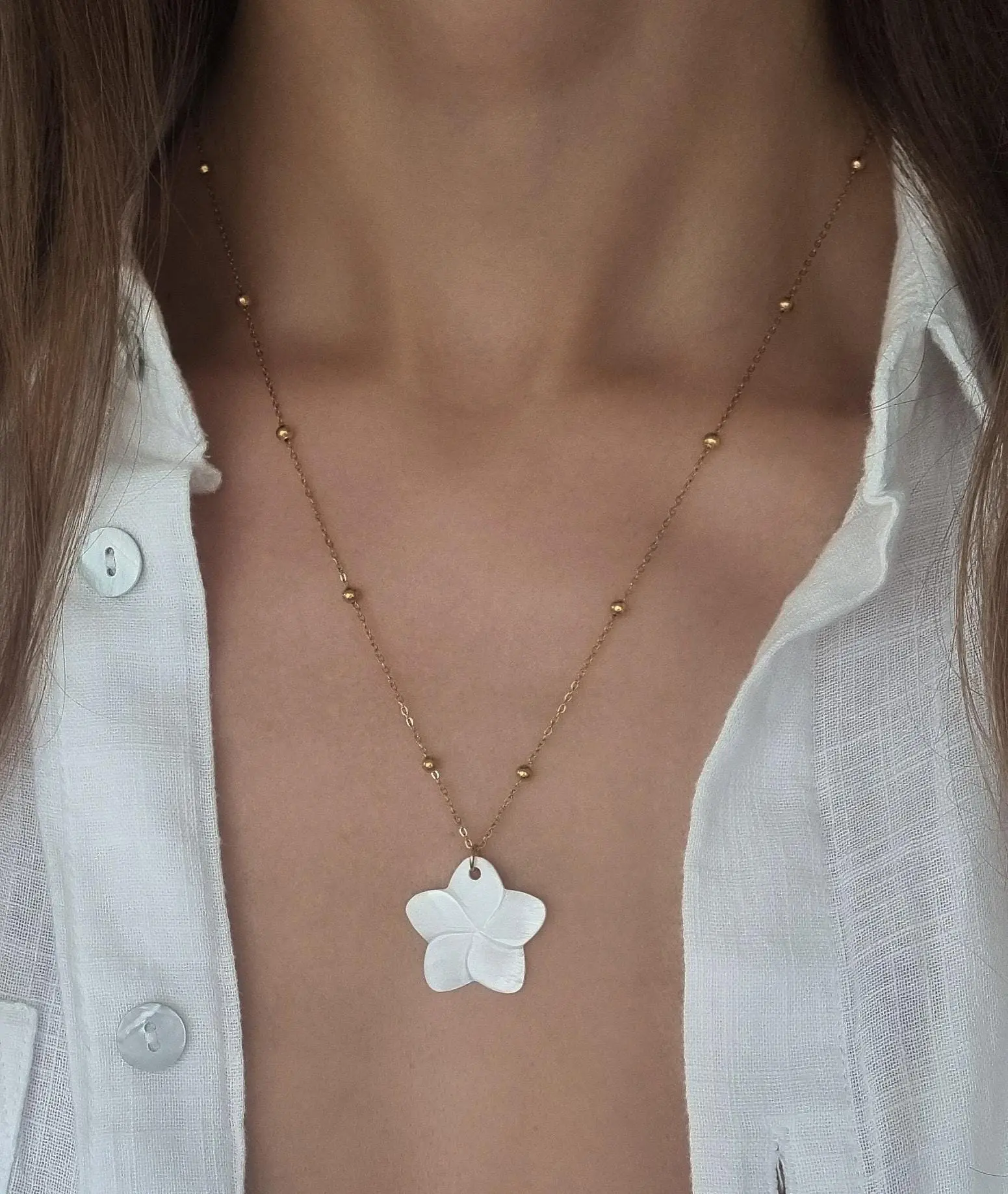 Sweet summery mother-of-pearl frangipani flower stainless steel necklace