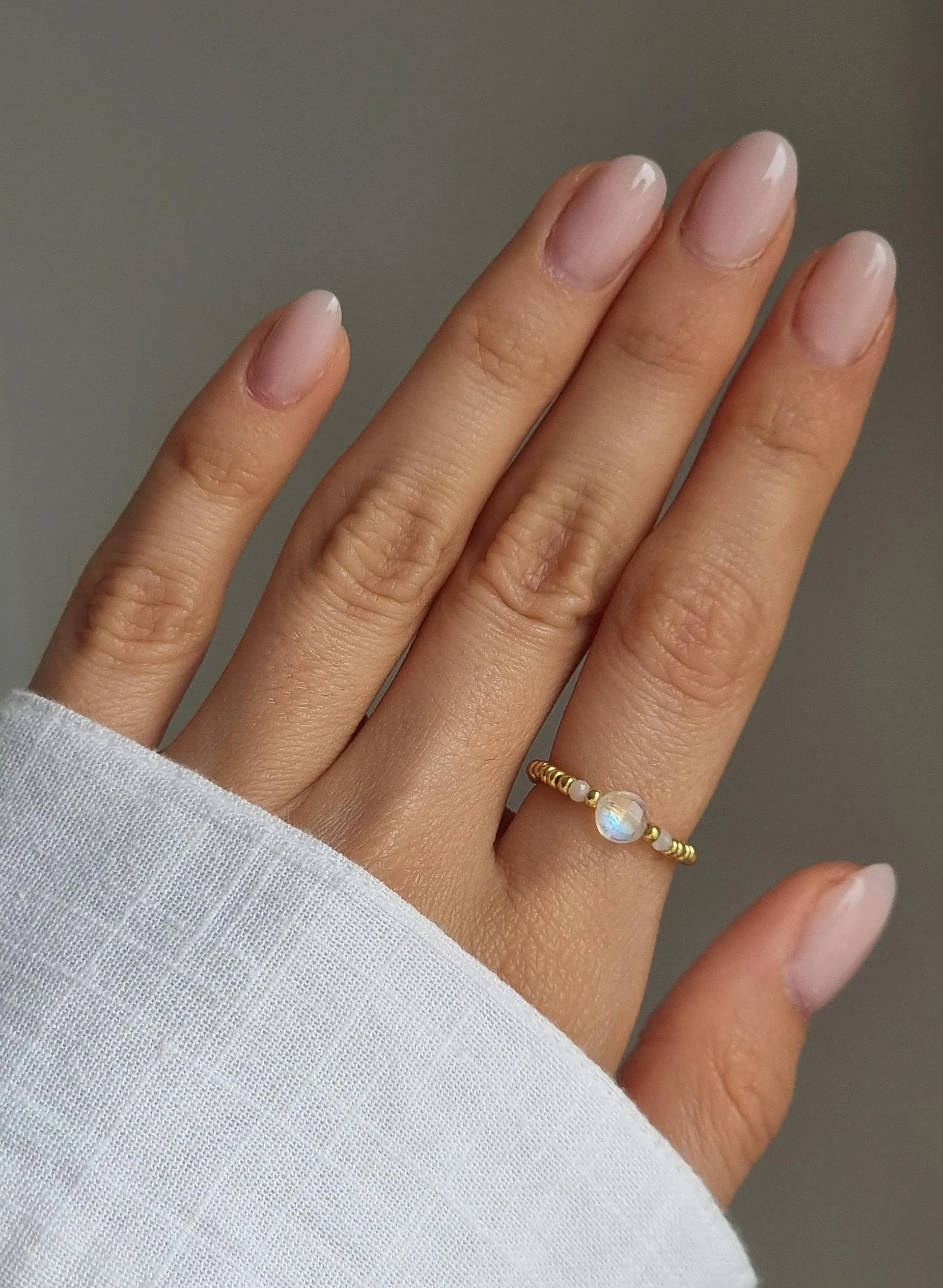 Delicate elastic pearl ring, moonstone semi-precious stone, gold-plated Miyuki
