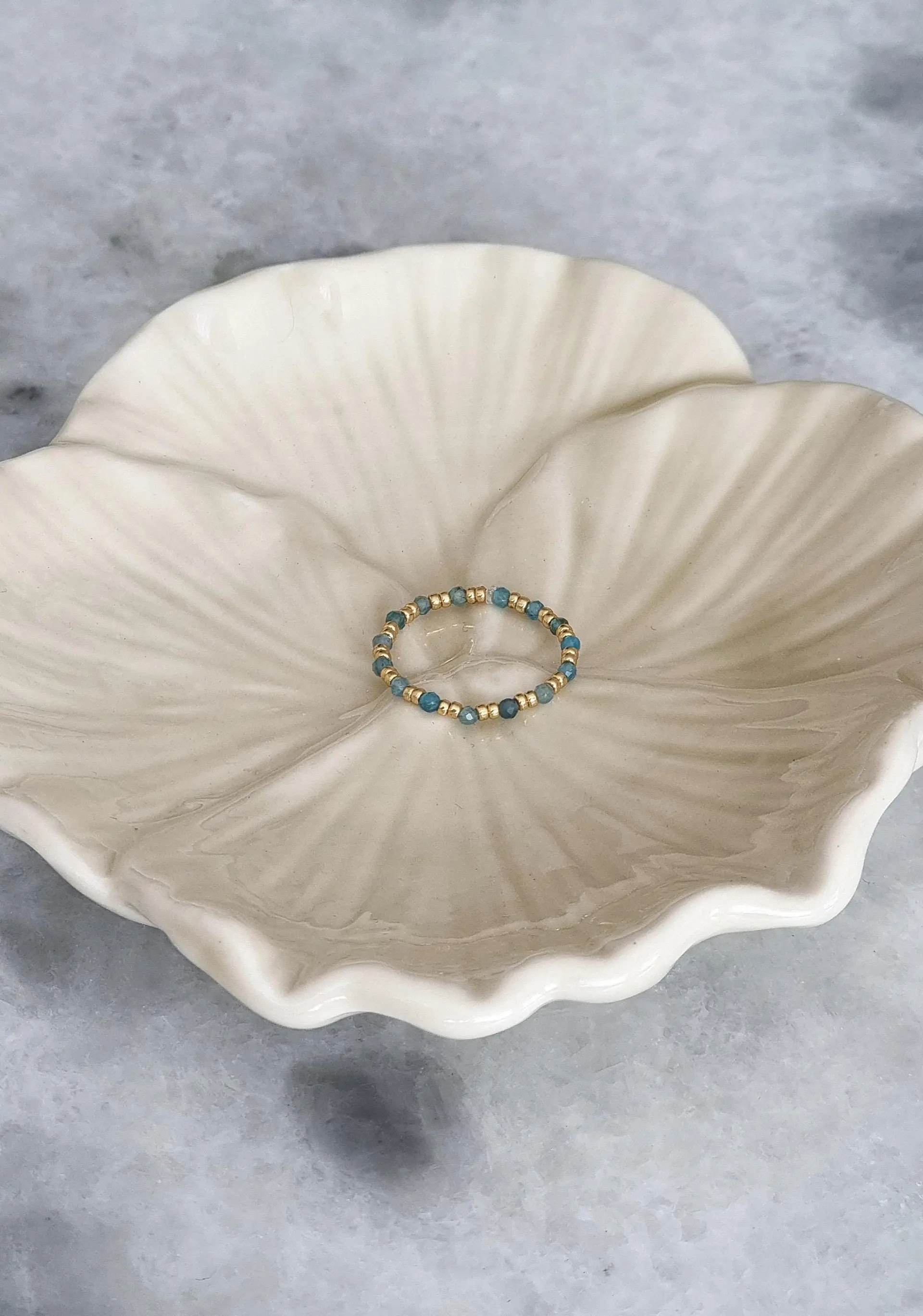 Delicate elastic pearl ring with semi-precious apatite stone, gold-plated, summery beach gift, blue-green/turquoise