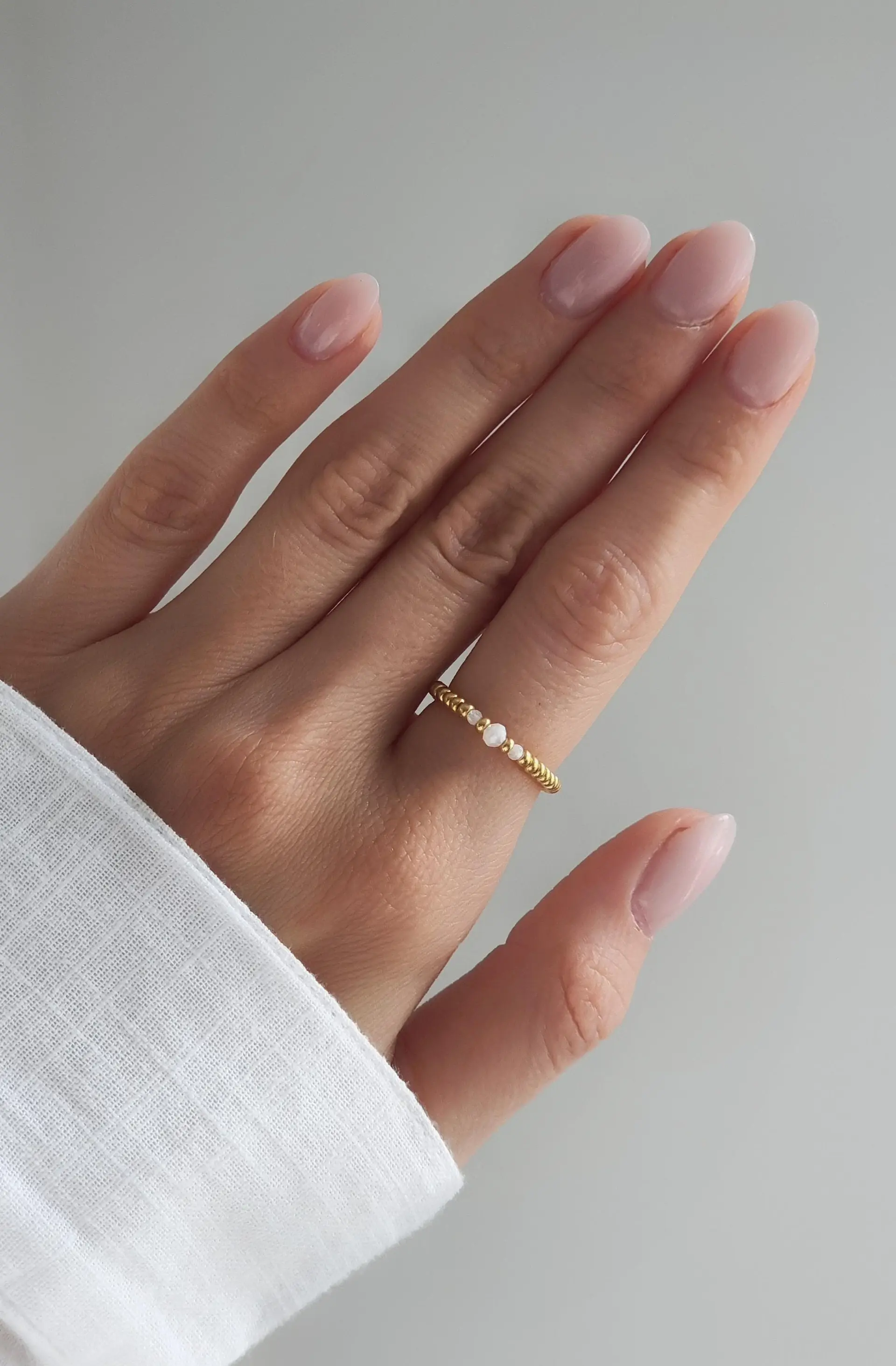Delicate elastic pearl ring with semi-precious moonstone Miyuki, gold-plated