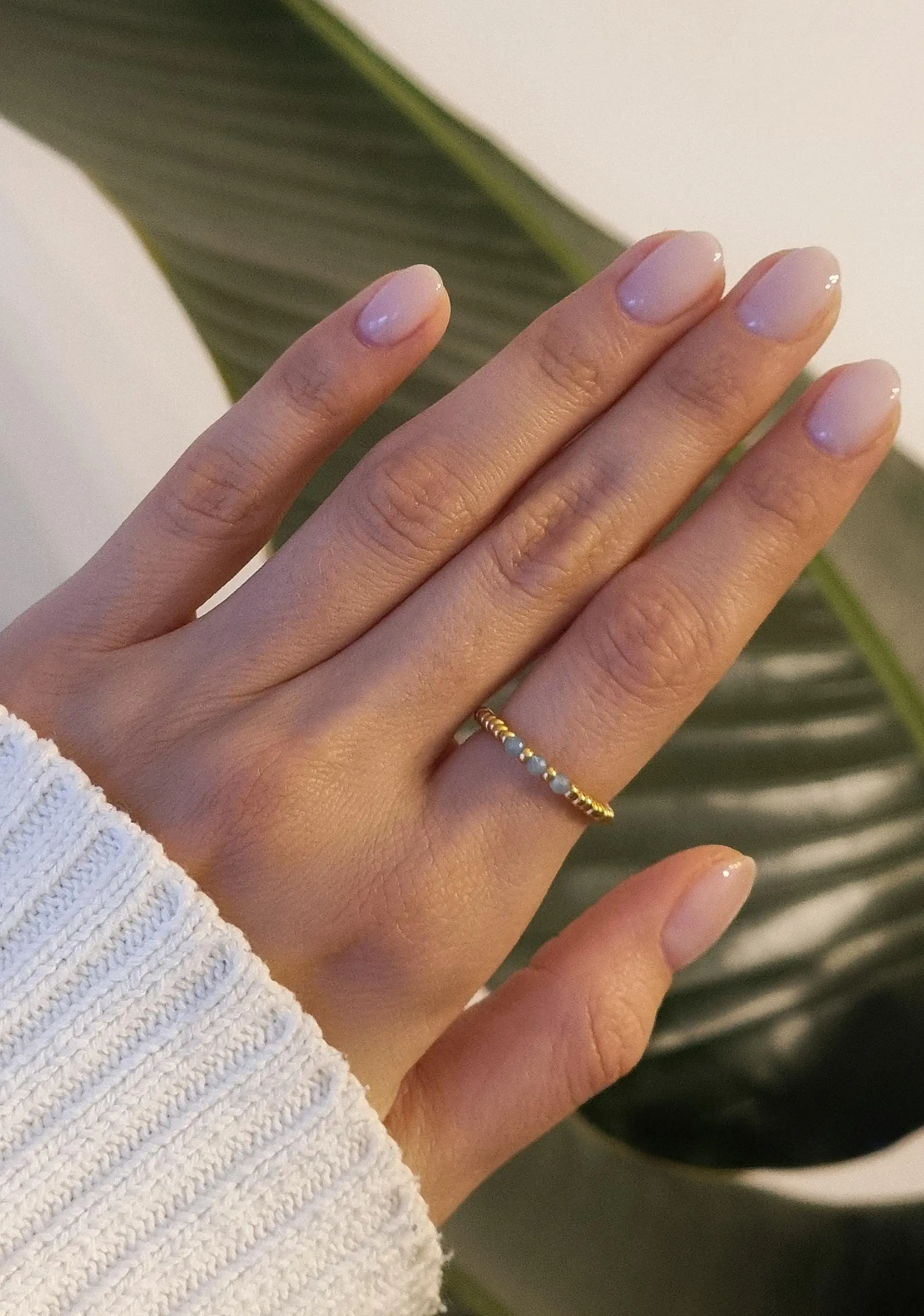 Delicate elastic pearl ring with semi-precious stone apatite and gold-plated Miyuki beads