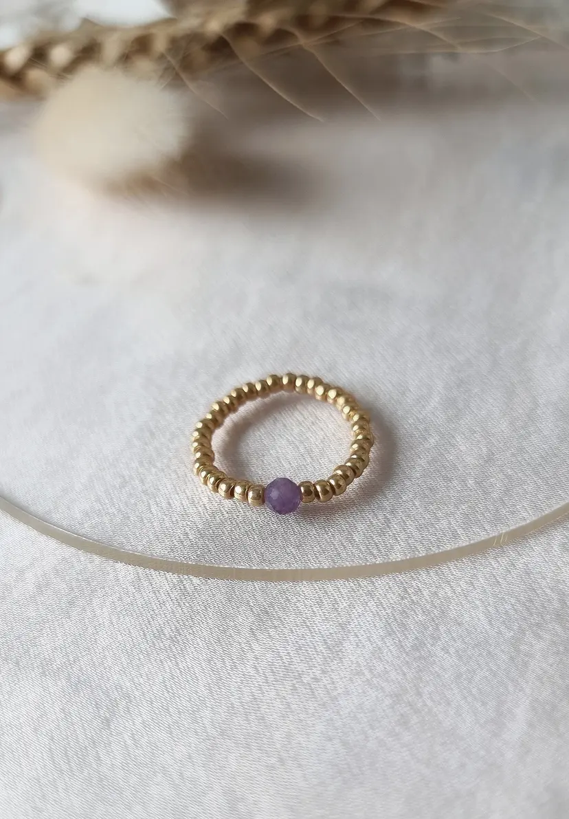 Elastic pearl ring with semi-precious stones, amethyst & Miyuki