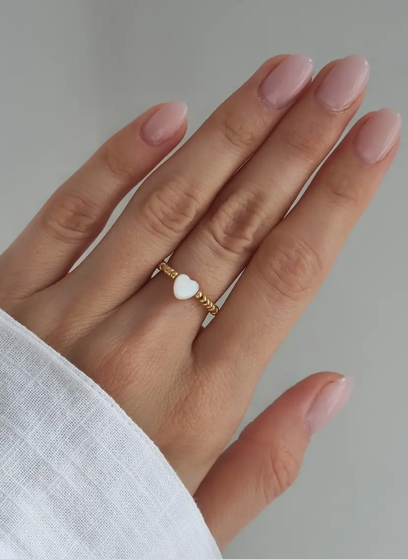 Sweet elastic pearl ring with heart, mother-of-pearl, gold-plated Miyuki